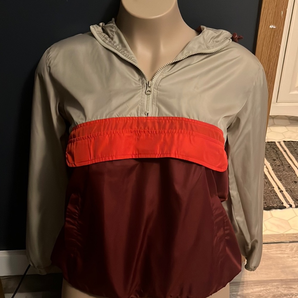 Windbreaker jacket with large pocket